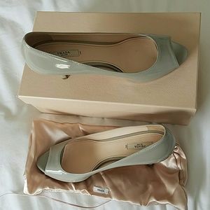 EUC Prada dove grey platform EU 39 1/2 (US 9.5) patent peep toe heel gray